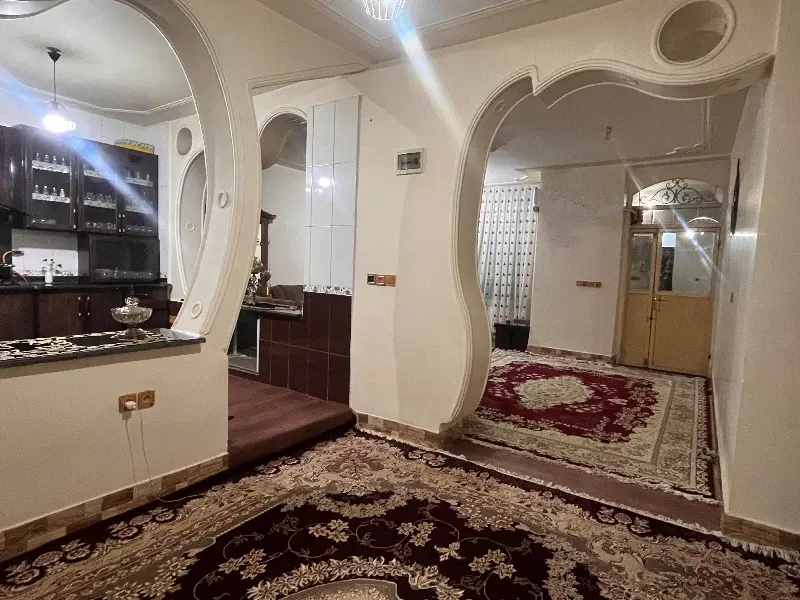 منزل ویلایی به متراژ ۲۰۰متر،مرکزشهر پشت بانک ملی
