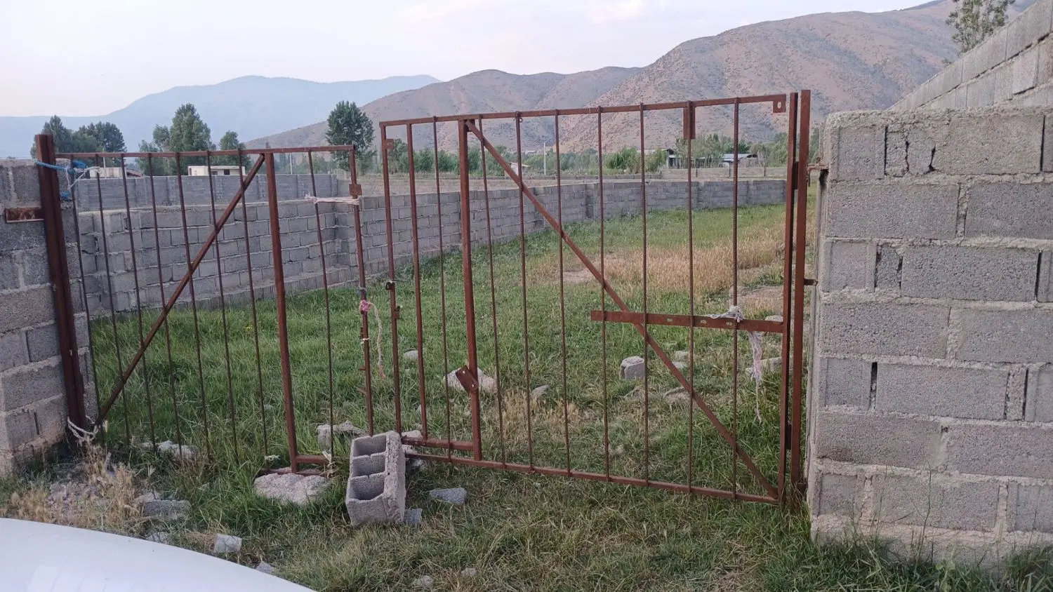 زمین ۱۸۰۰ متر برجاده ،۲ ورودی ‌، بین کجور و لیکوش
