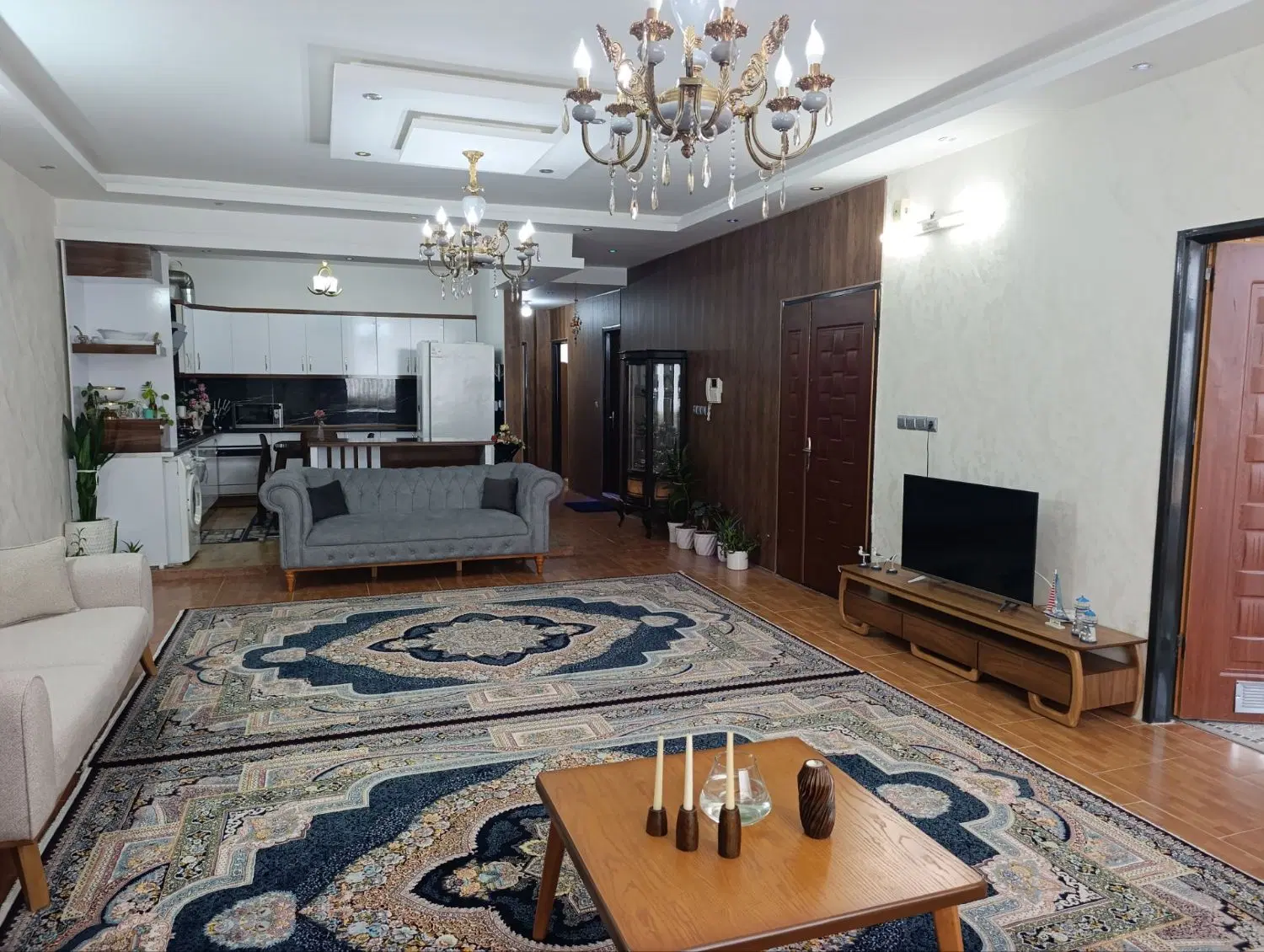 فروش آپارتمان ۱۳۰ متری خیابان مجیدی