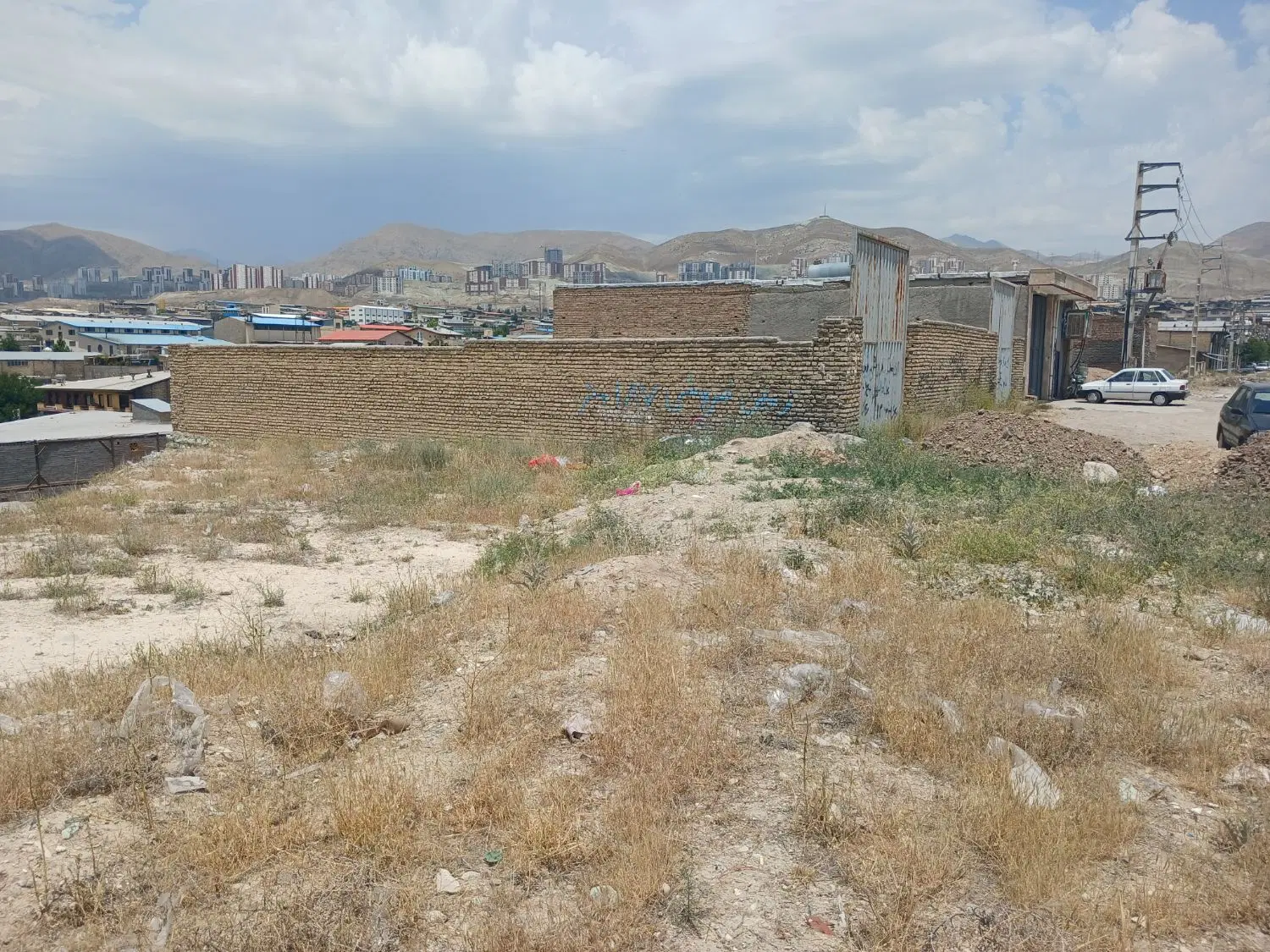 زمین فروشی