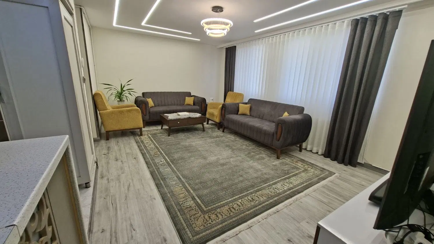 واحد ۷۲ متری دوخواب در جولان،تا ده سال بدون هزینه