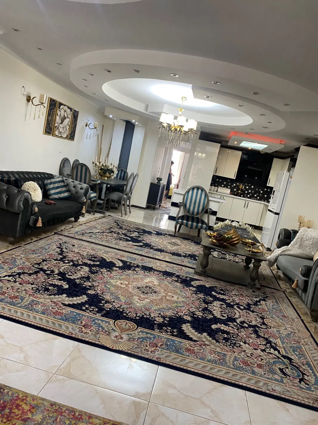 فروش واحد ۱۲۰ متری سند تک برگ در وسط بازارچه گلشهر