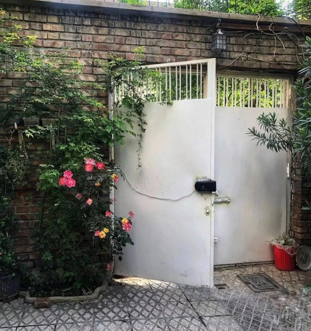 اجاره خانه گوجان خیابان اصلی ۴خواب هال ۵۰ متری