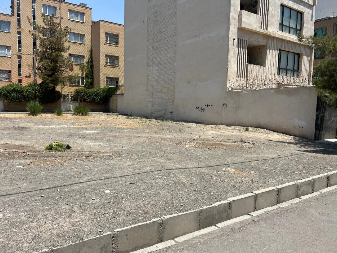 ویلایی سید مرتضی سه نبش دو ممر با ۶ سقف پروانه