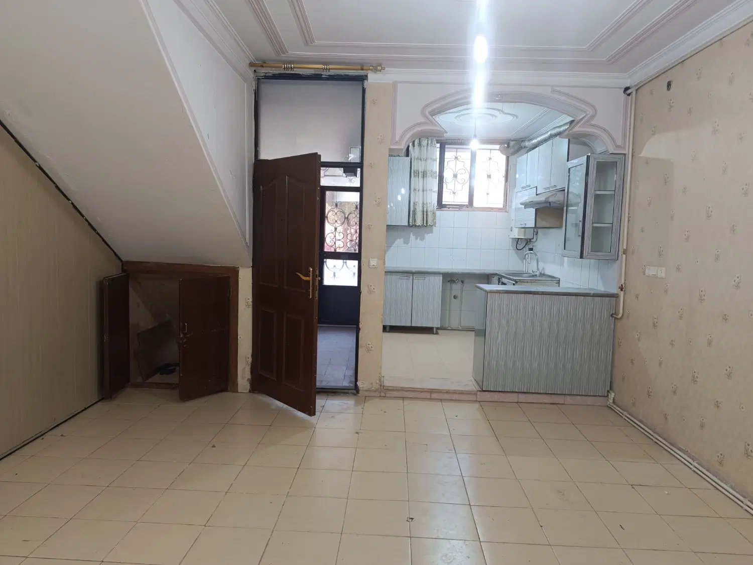 آپارتمان نقلی همکف مناسب برای یک نفر یا دونفر موجه