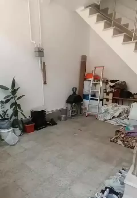 فروش واحد  با پارکینگ   با پذیرایی خیلی بزرگ