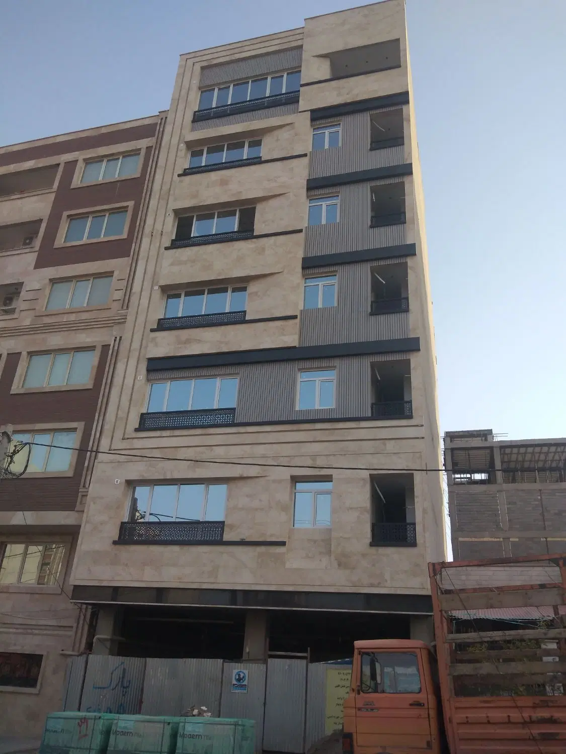 آپارتمان خوش نقشه با لوکیشن عالی