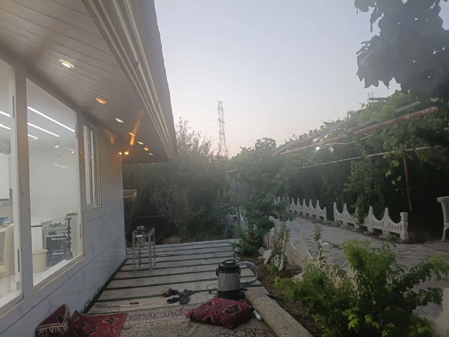 ویلا۱۰۰۰متر‌کامل.دوکله‌جاده‌به‌خیابان‌اصلی‌۱۶۰متر