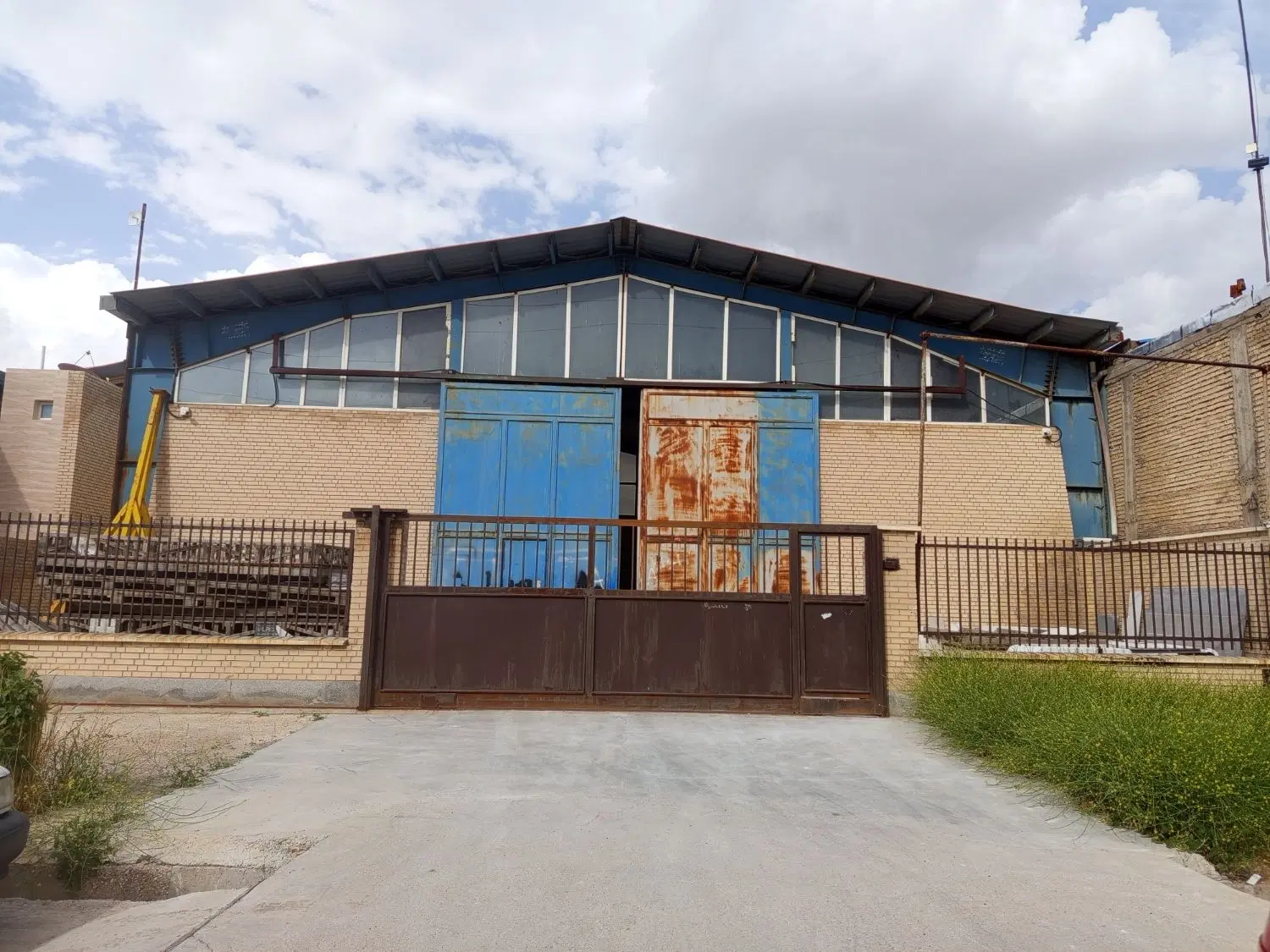 کارگاه ۳۰۰ متری در شهرک صنعتی