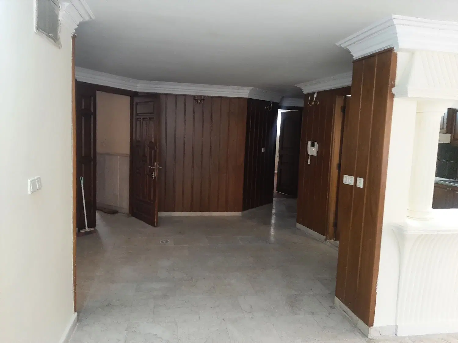 آپارتمان همکف دوخواب حیاط دار