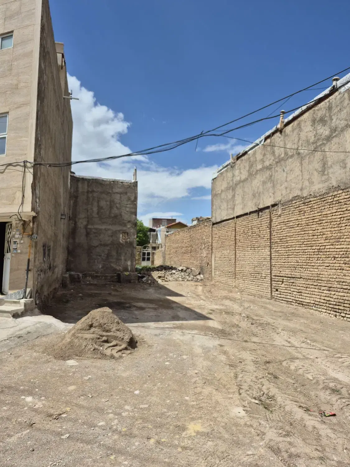 زمین تجاری مسکونی با 10_5متر بر بلوار۳۲متری