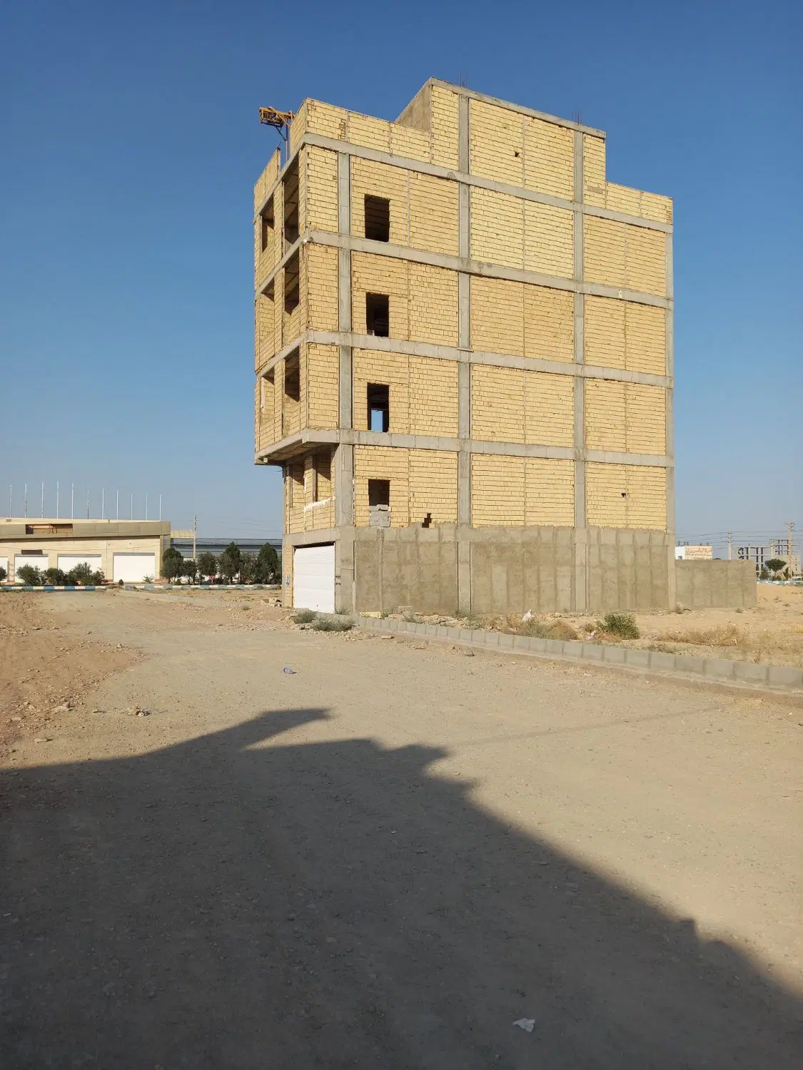 زمین در رباط کریم(بافت)