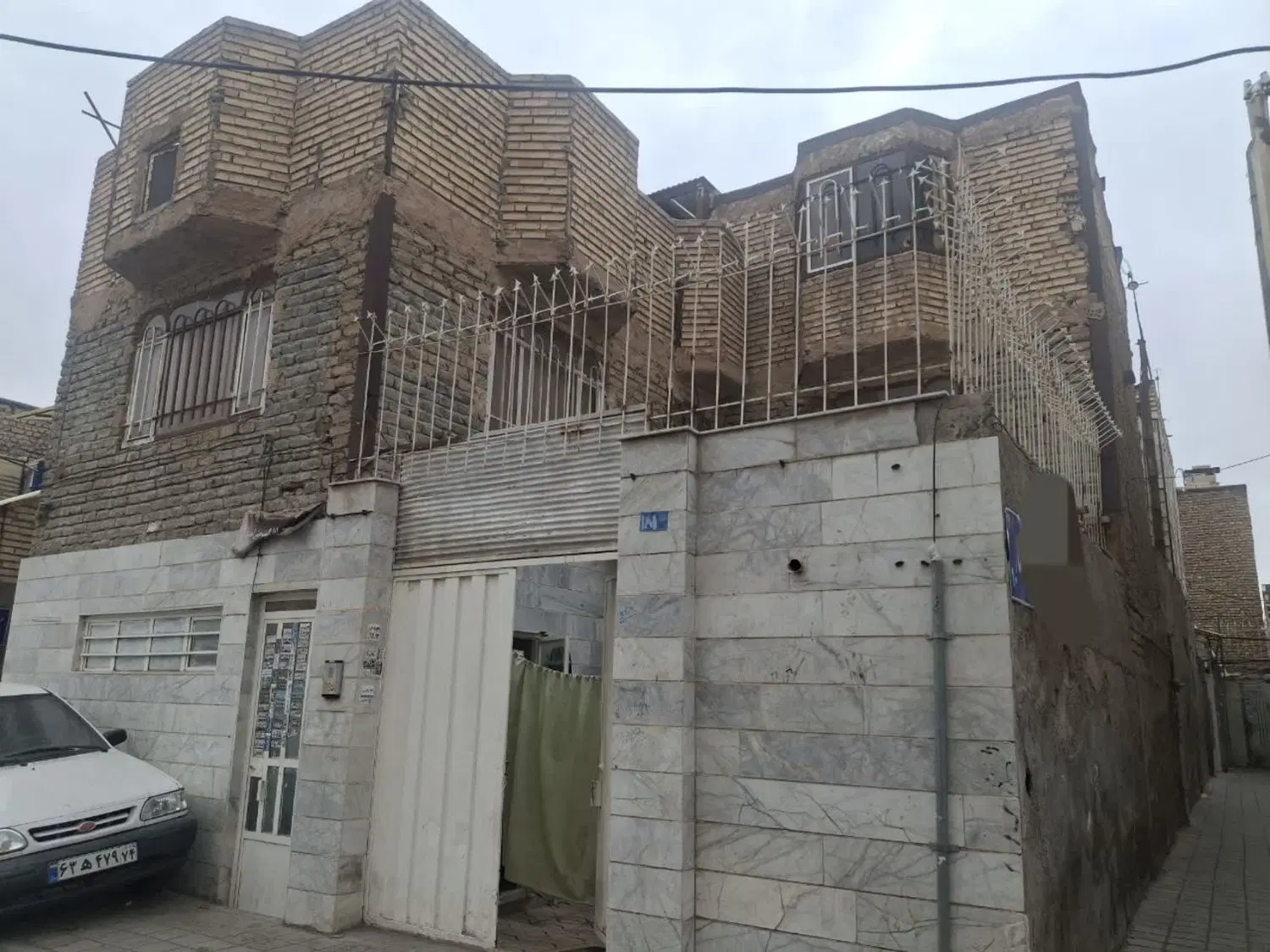 ویلایی دو طبقه و نیم را جدا