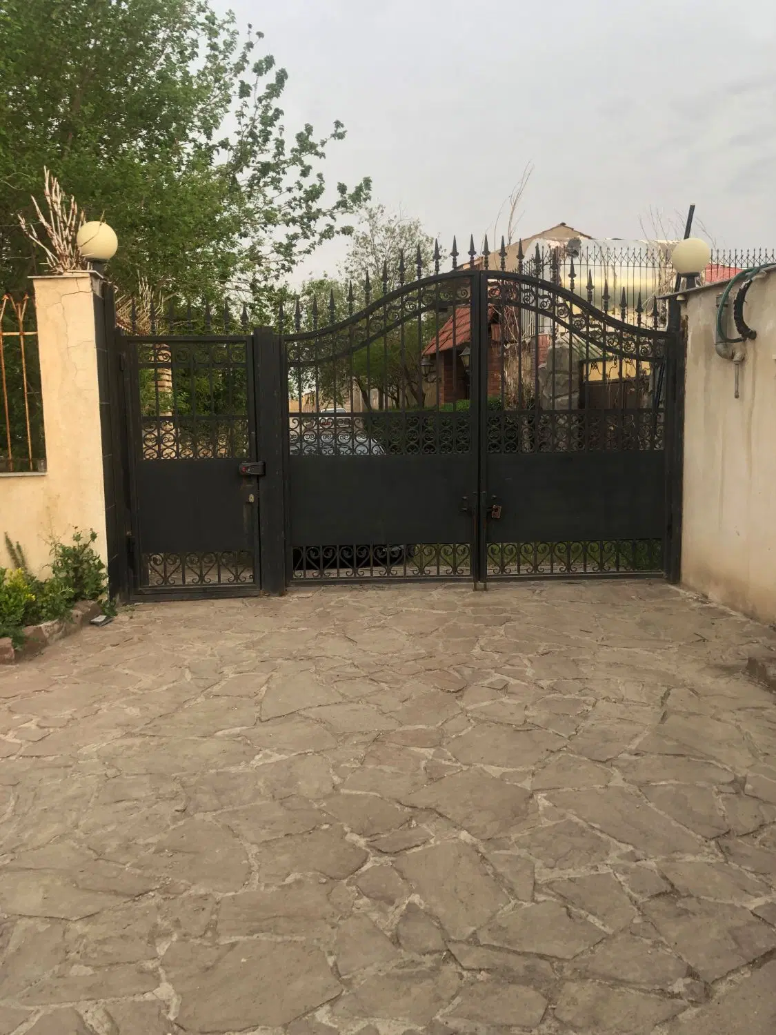 باغ‌ویلای دنج و خوش موقعیت، شهرک پونک سوران شاندیز