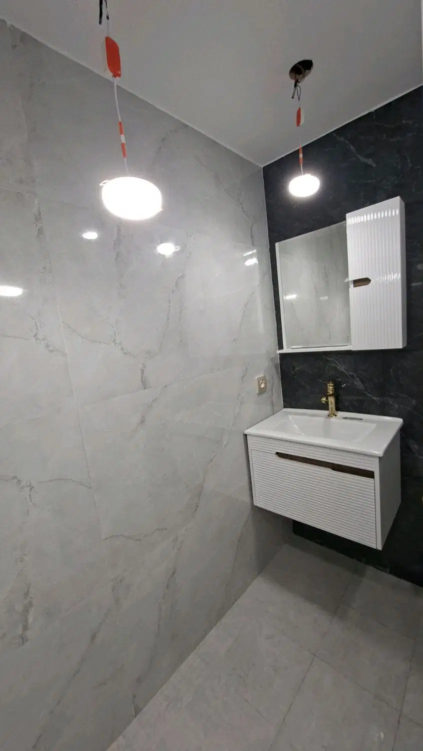۱۳۰ متر _اجاره_سه خواب_پارکینگ سندی_بالکن