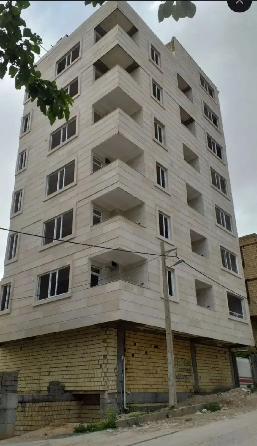 واحد ۹۷ متری دانش