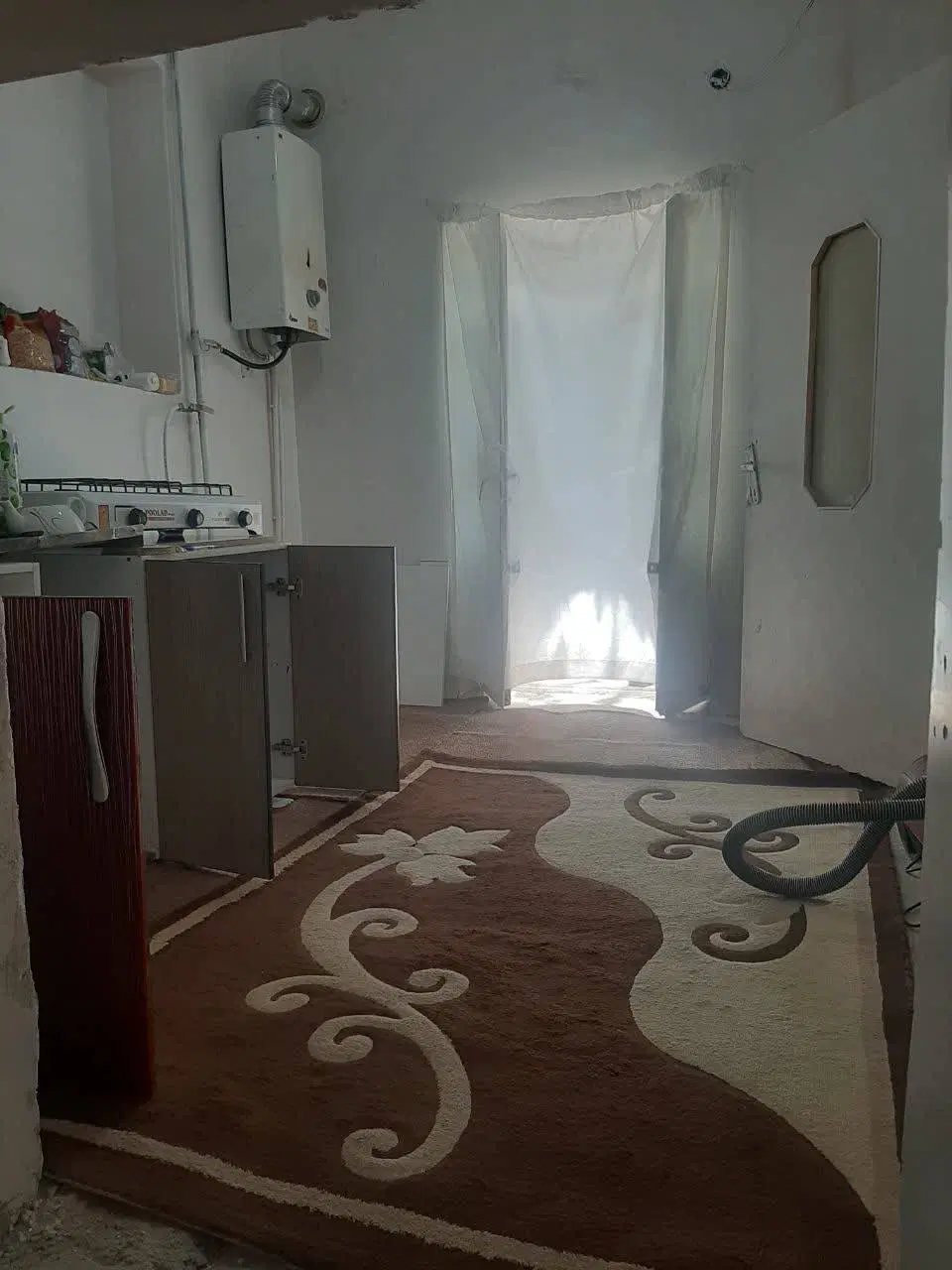 یک باب منزل مسکونی دو طبقه
