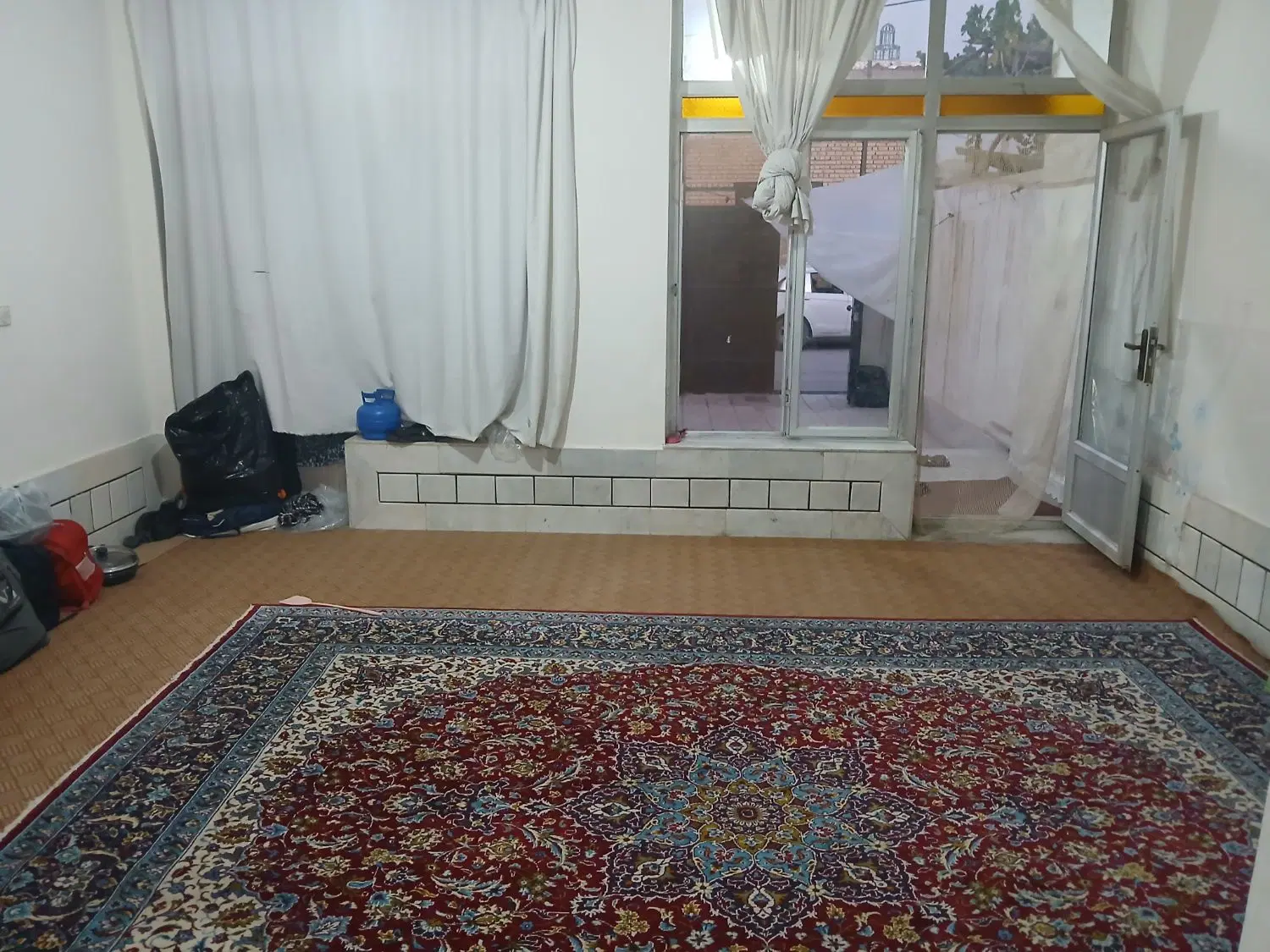 هم کف حیاط مجزا
