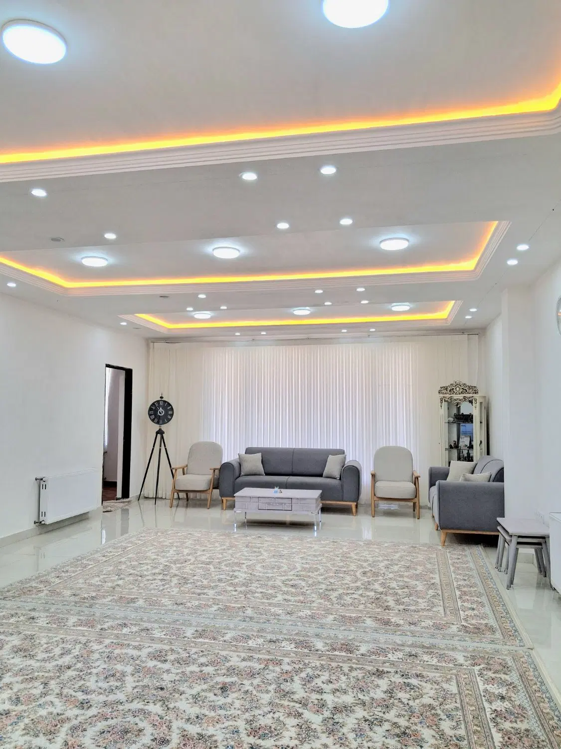 (فروش خانه دو طبقه و پیلوت)