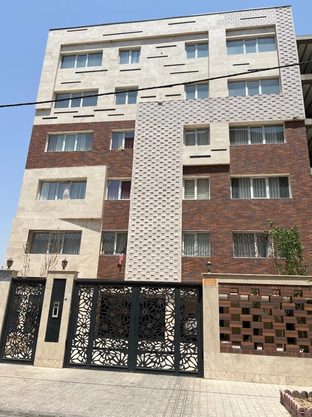 واحد ۱۲۰ متری دو خواب رو به نما