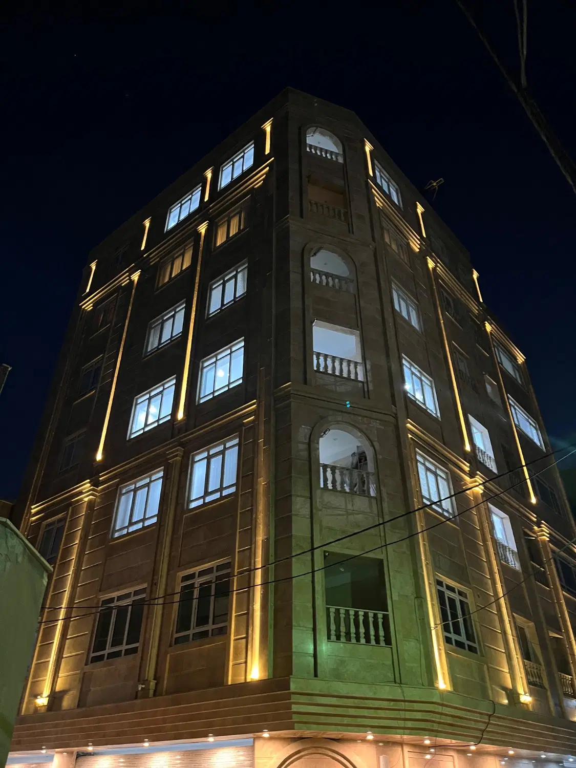 اپارتمان کلیدنخورده ۱۳۰ متری