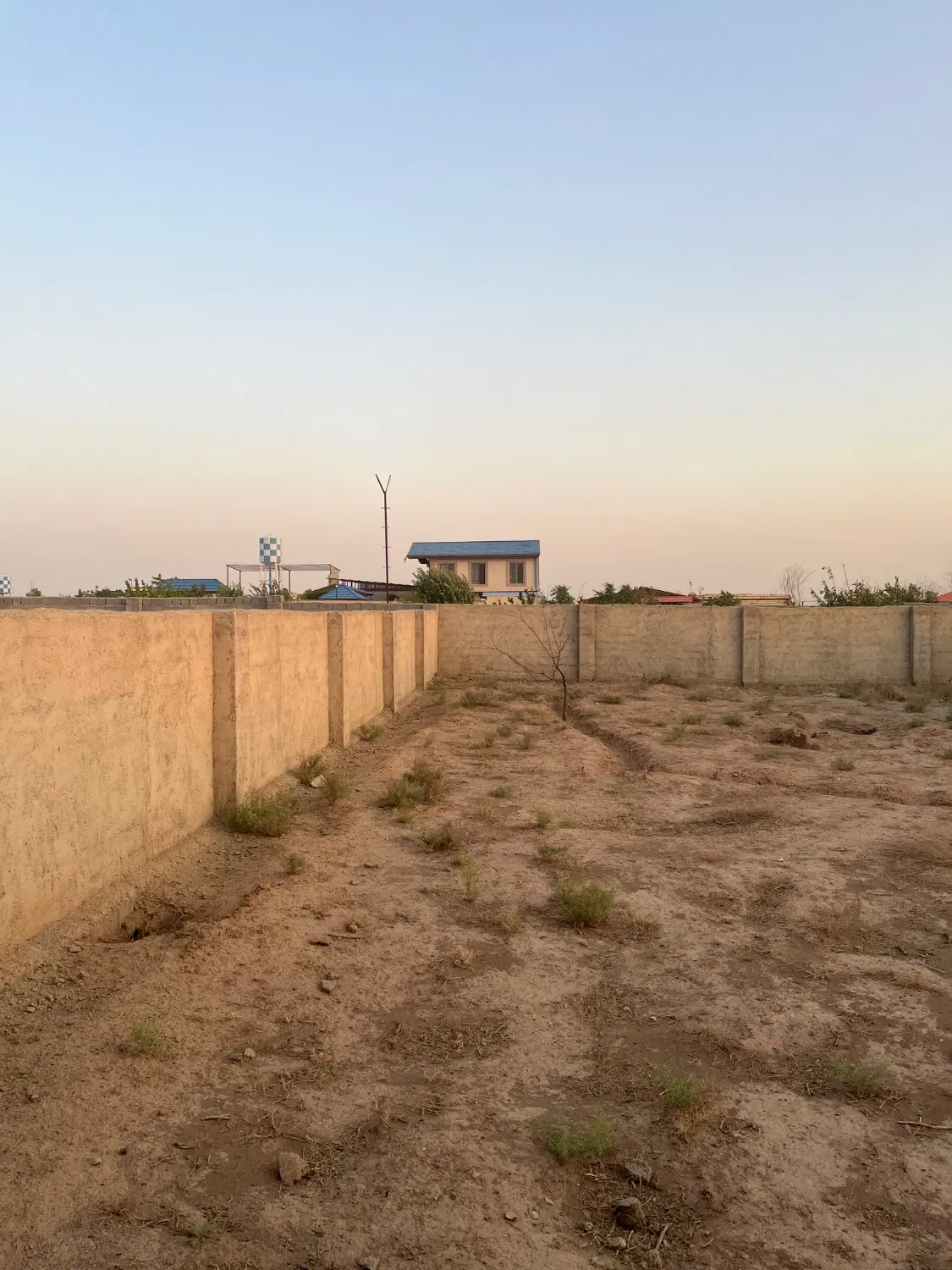 زمین 500 متری در ماهدشت چهار دیواری