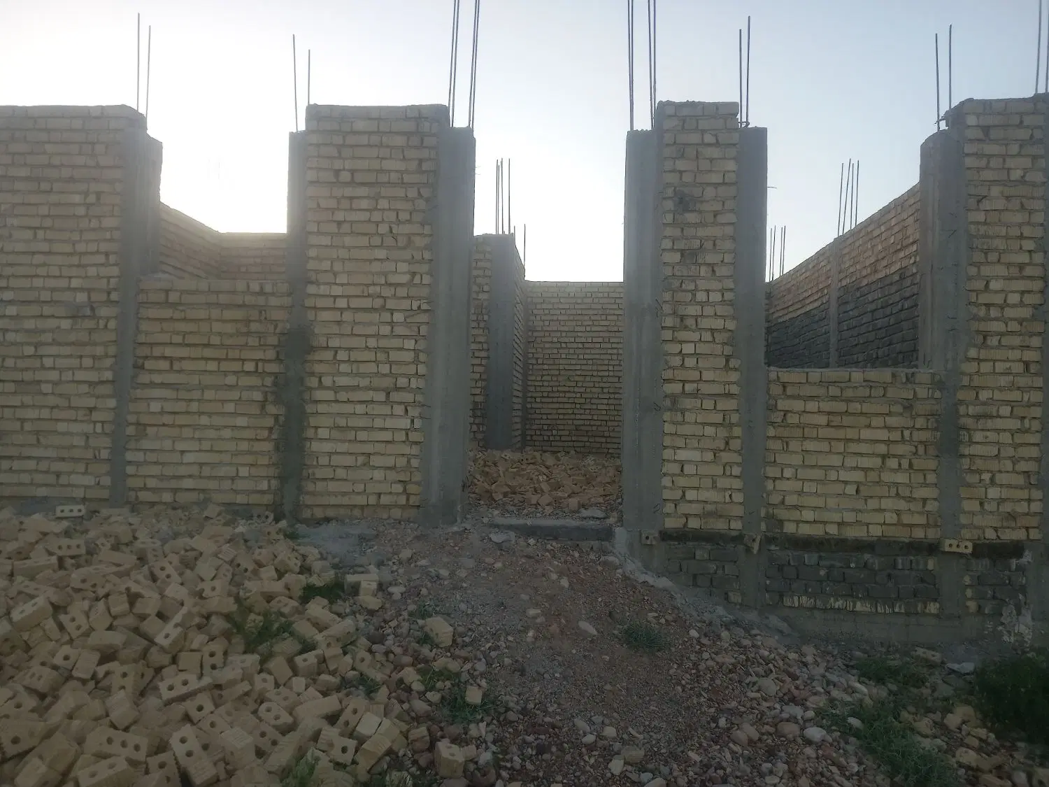 زمین۳۲۴متری اسکلت