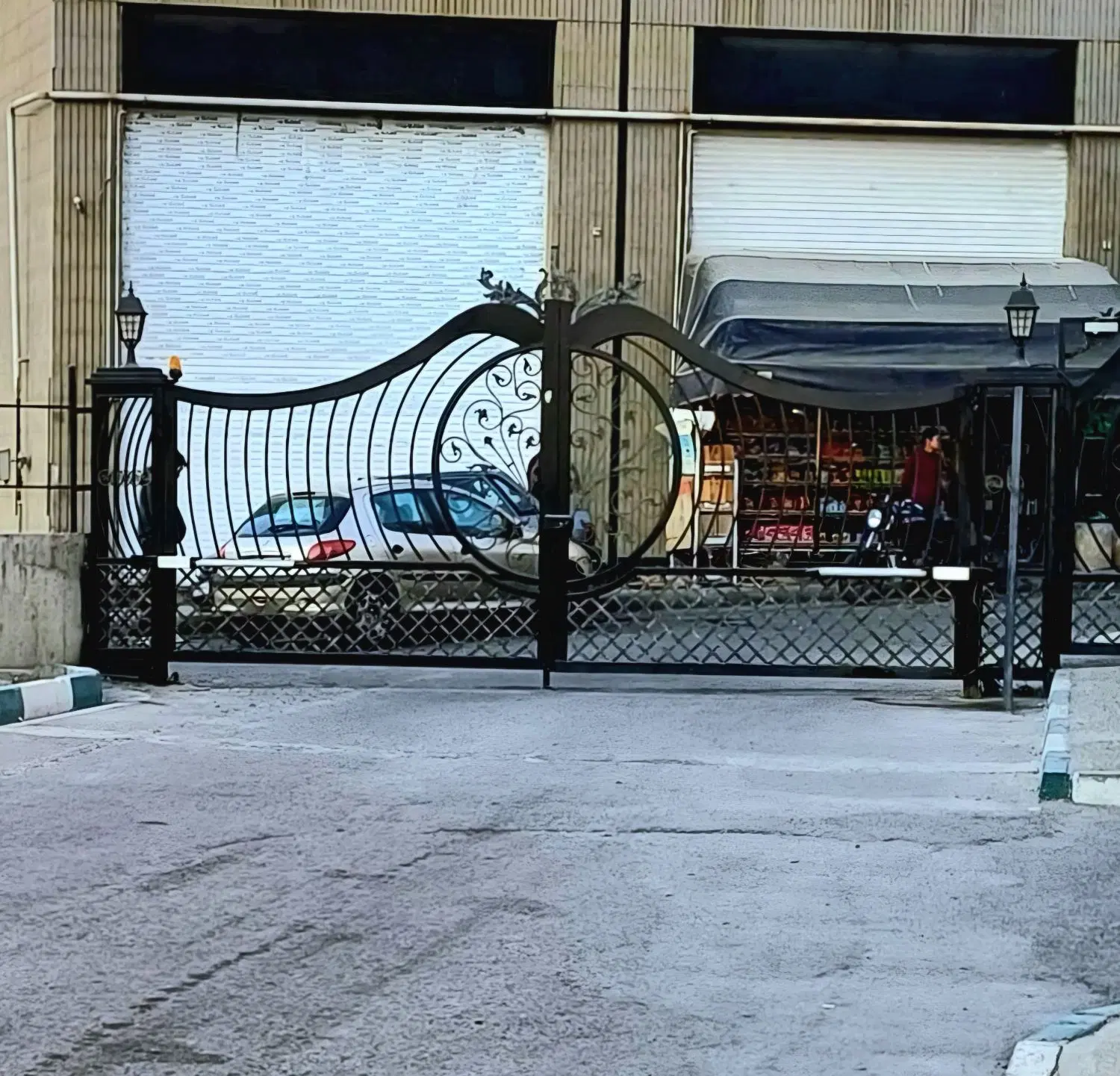 مغازه خیابان فرعی