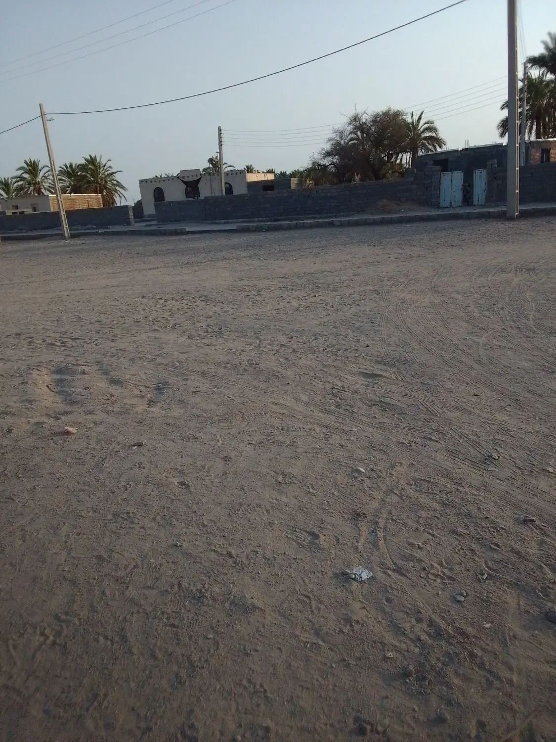 زمین فروشی