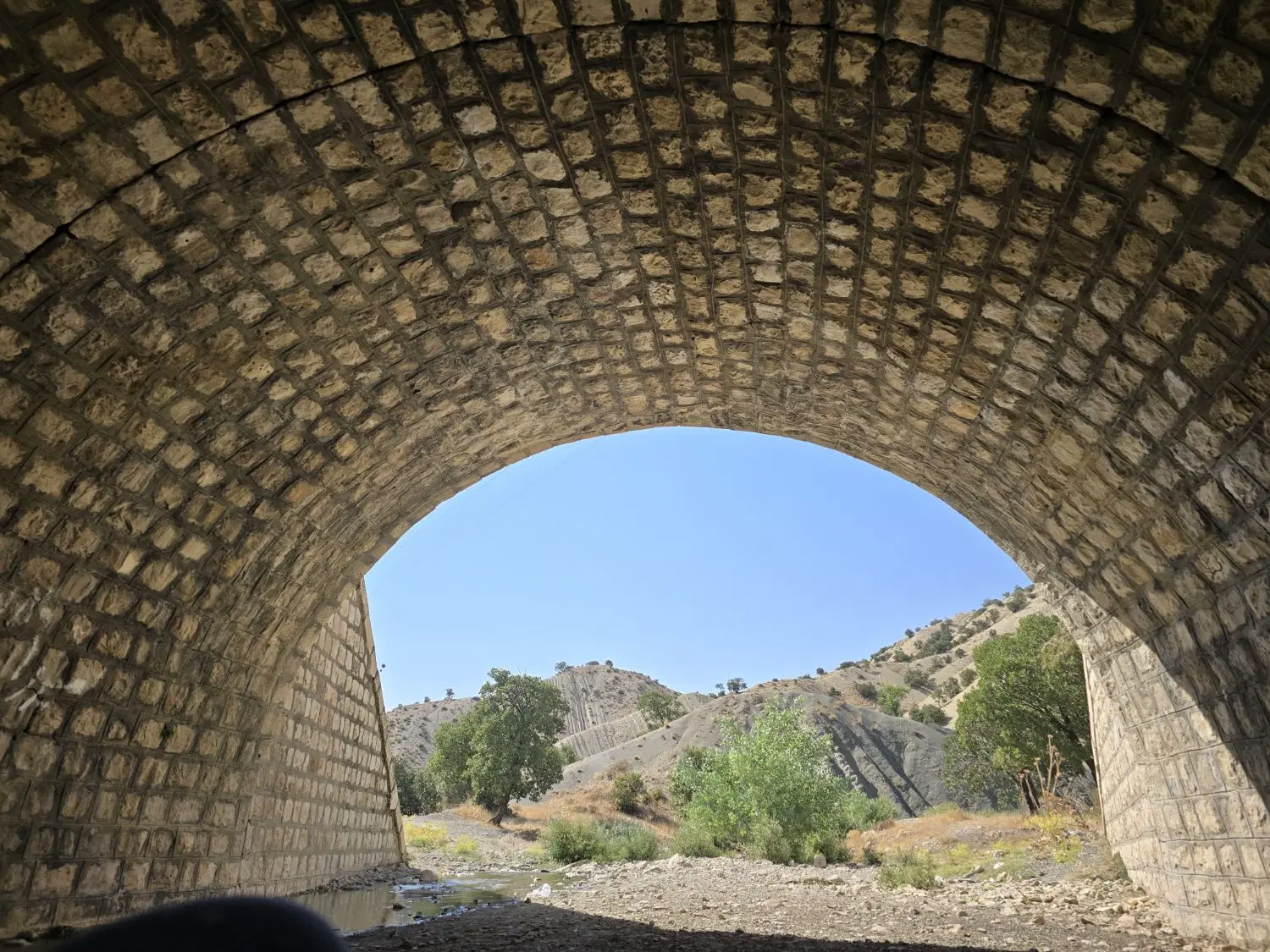 ۱۶۰متر زمین دو نبش در بوستان ۱۸ دارای سند تک برگ