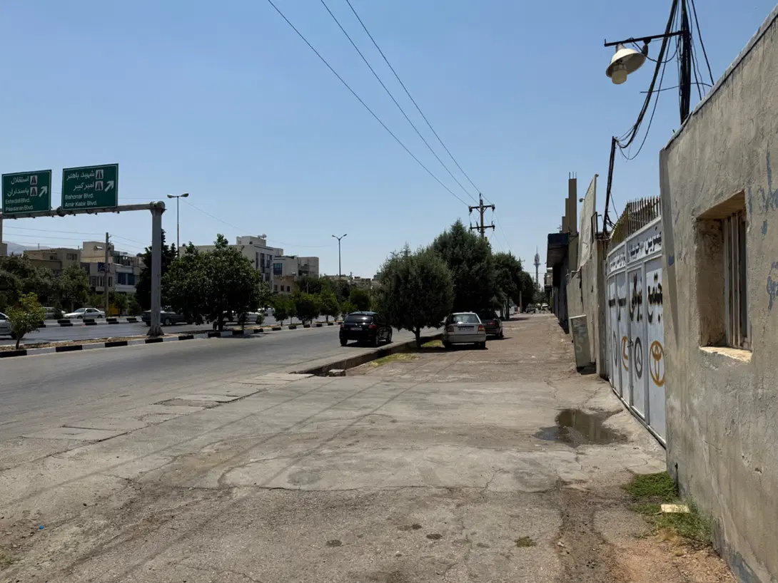 زمین موقعیت تجاری ۱۵۷۶ متری بَرِ بلوار رحمت