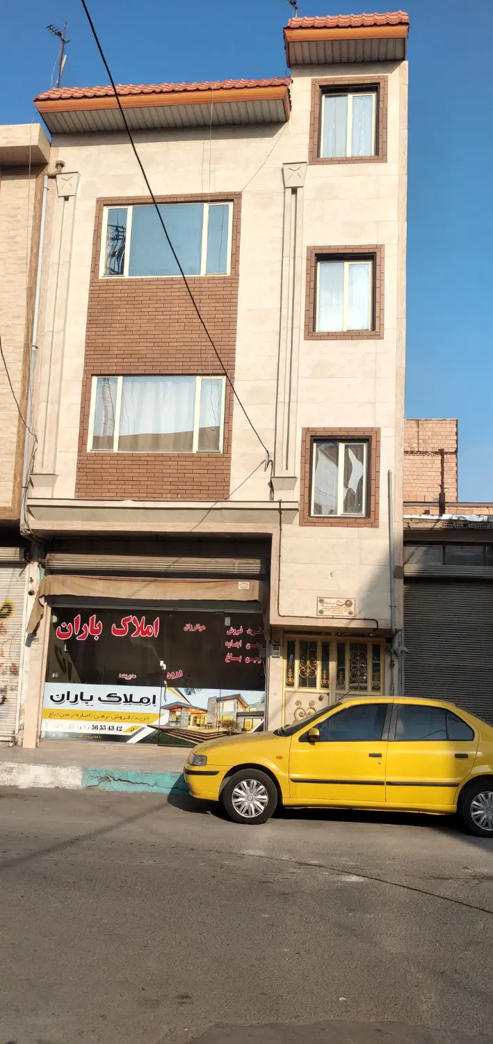 یک عدد ساختمان سه طبقه بحر