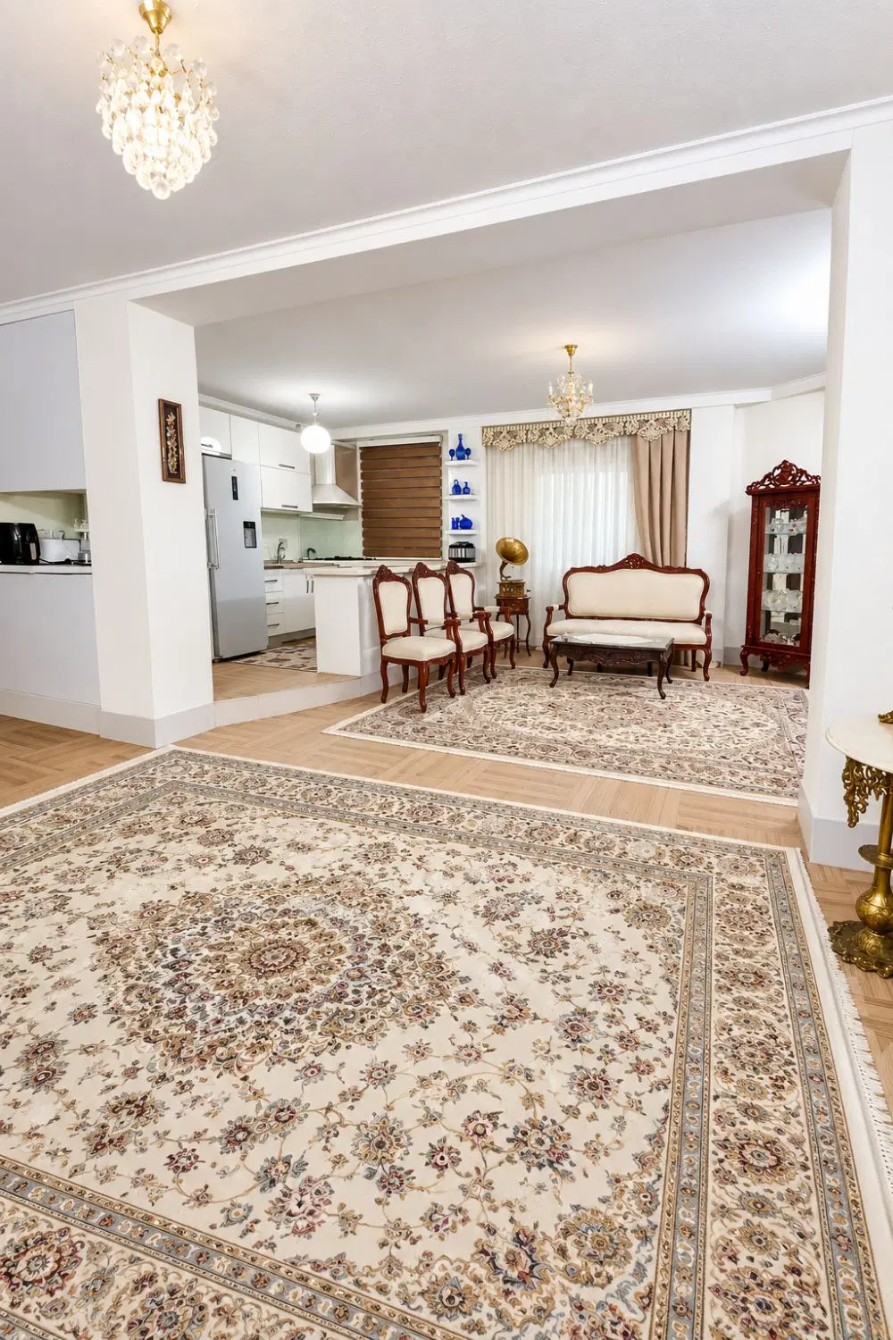 آپارتمان ۹۰ متره شیک و دلباز