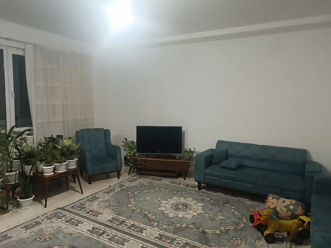 آپارتمان تمیز و ساکت در اول کوچه نهانی