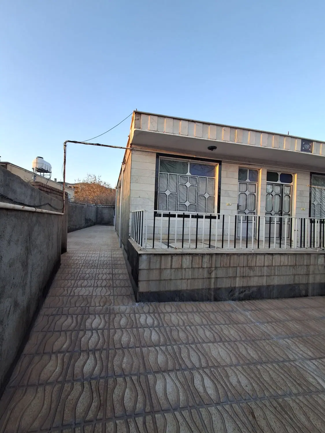 ۴۰۰ متر خونه ویلای نو ساز شیک زیاران