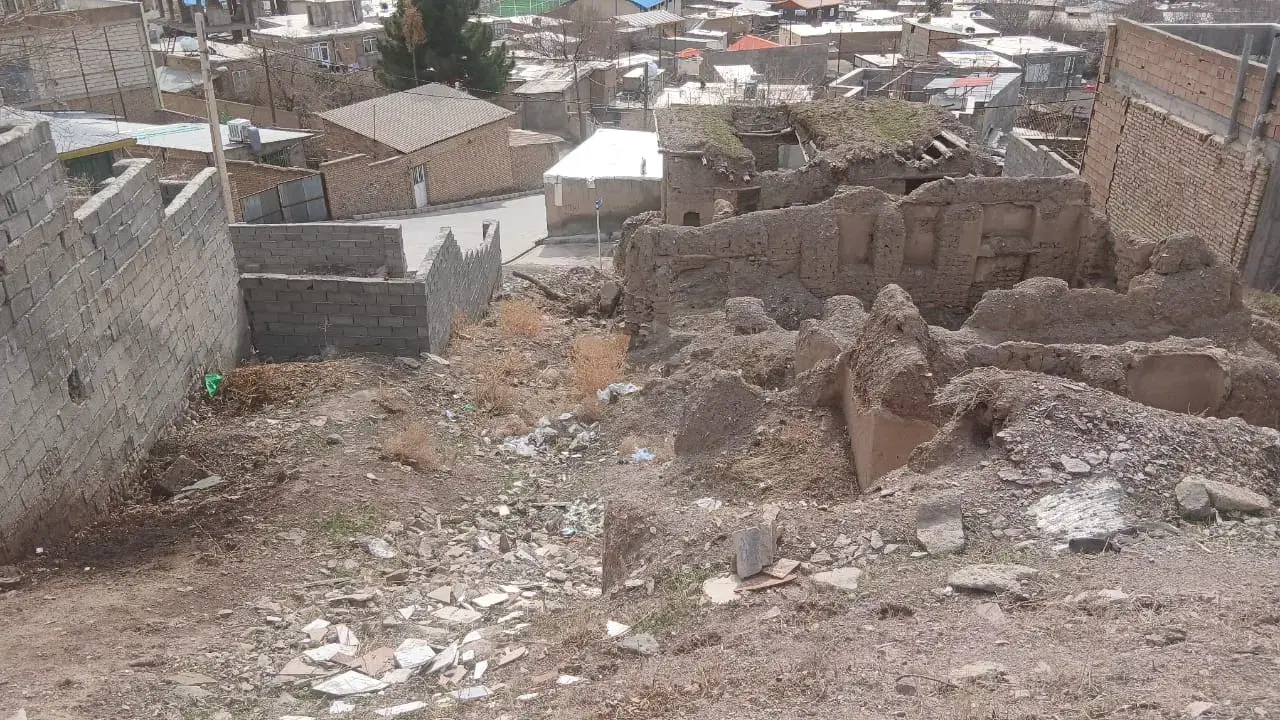 ۲۹۹ متر زمین با کاربری مسکونی و مجوز  زیاران