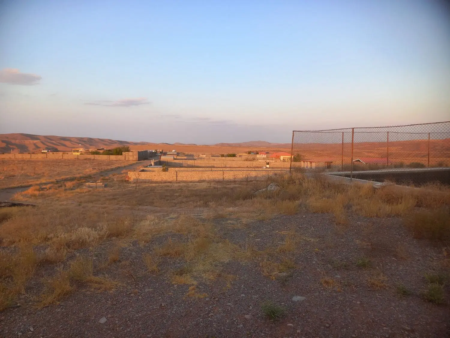 زمین فروشی