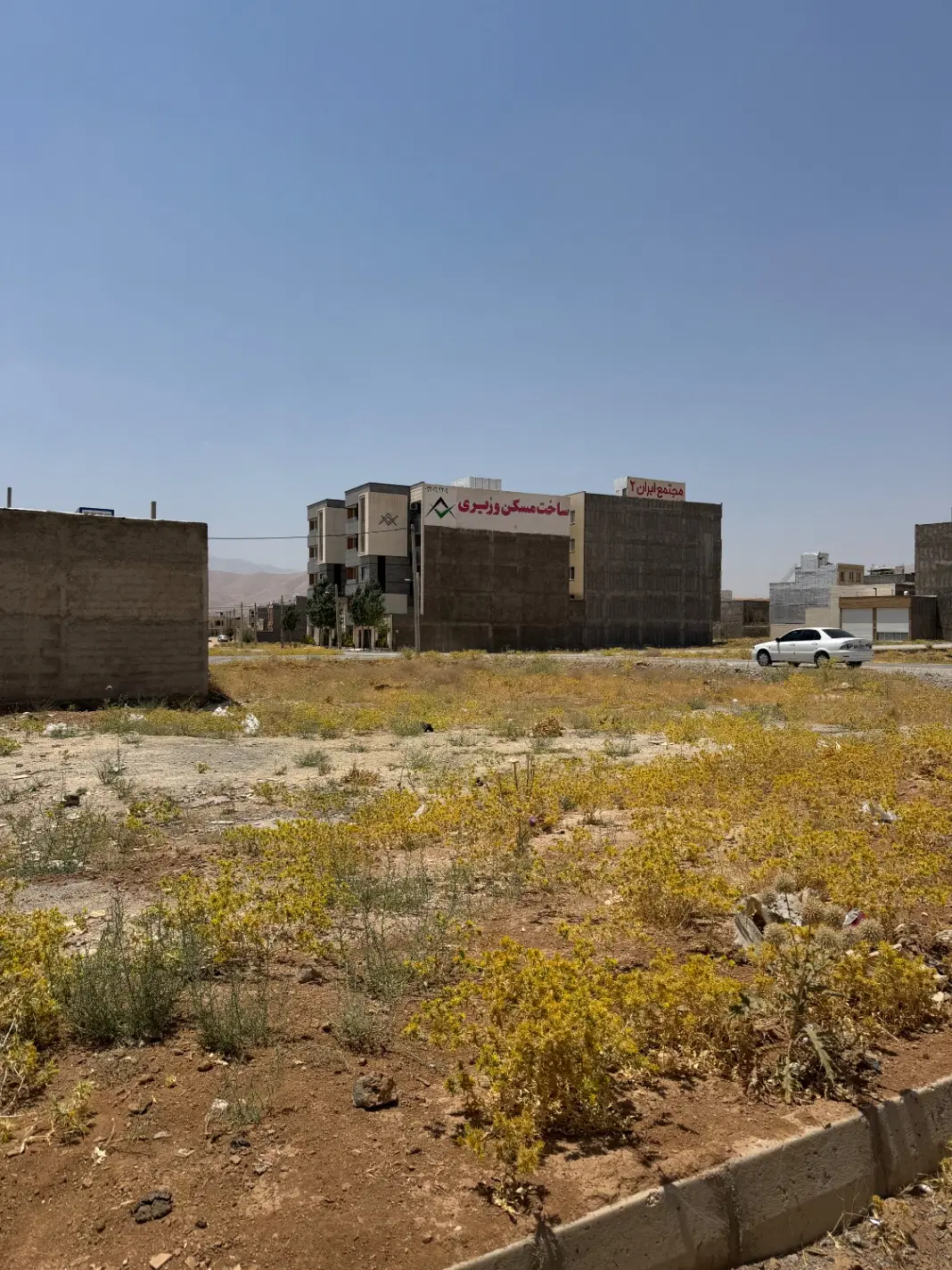 زمین بر ۲۴متری مرغداری