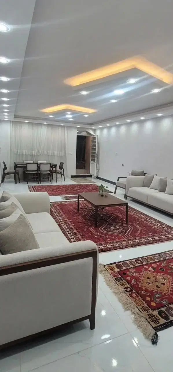 ویلایی_۲ خ_ملکی_۸۰ متر حیاط اختصاصی_صدرا