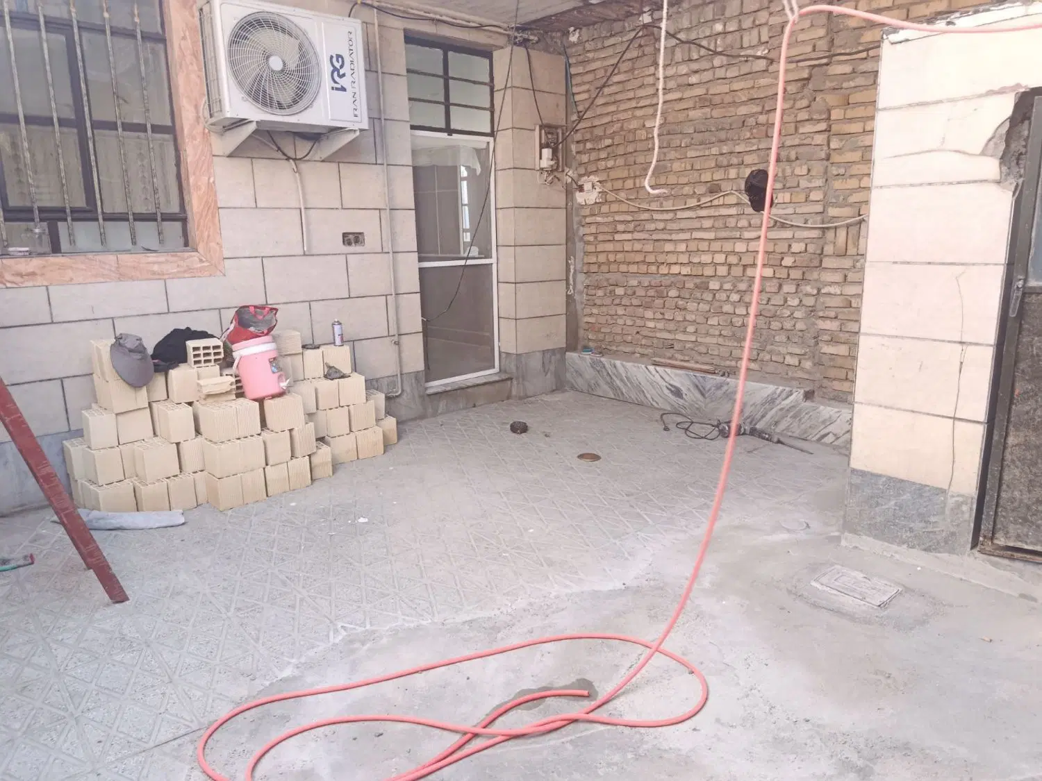خانه ویلایی  مجهز و دارای پارکینگ بروجرد شمس اباد