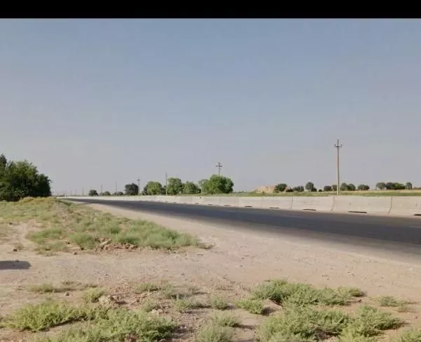 چهاردیواری بر جاده اصلی ورامین آب‌باریک