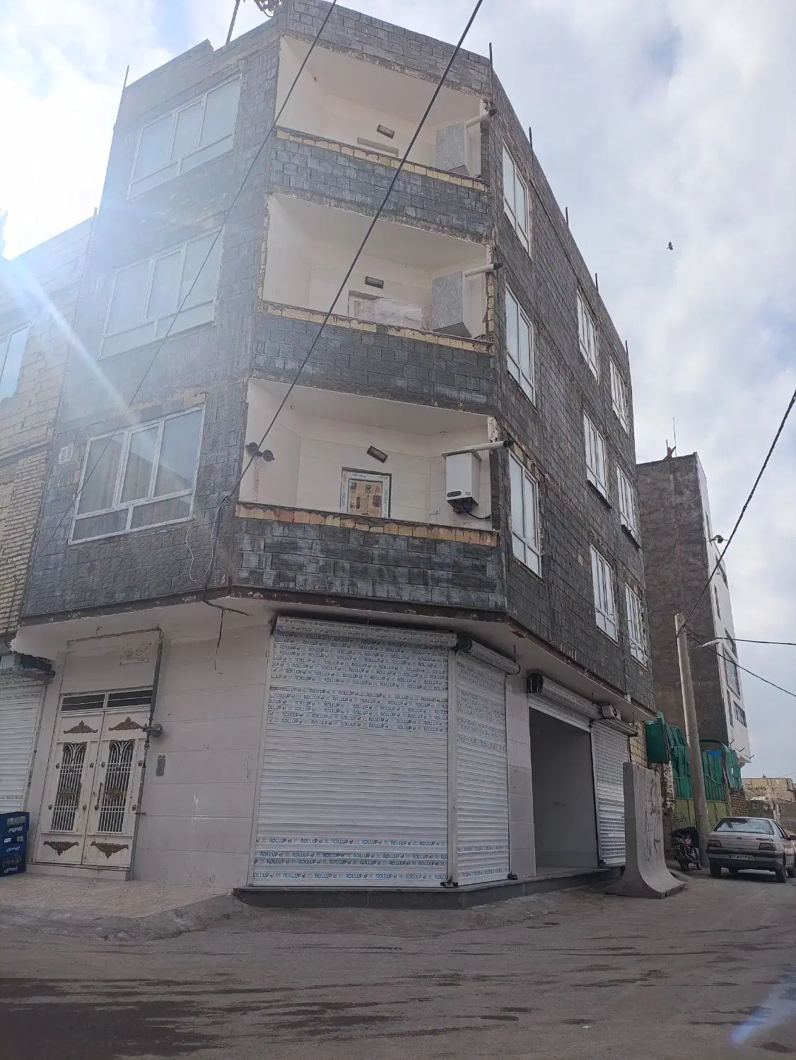 آپارتمان دو خوابه ۱۰۰ متری دو نبش