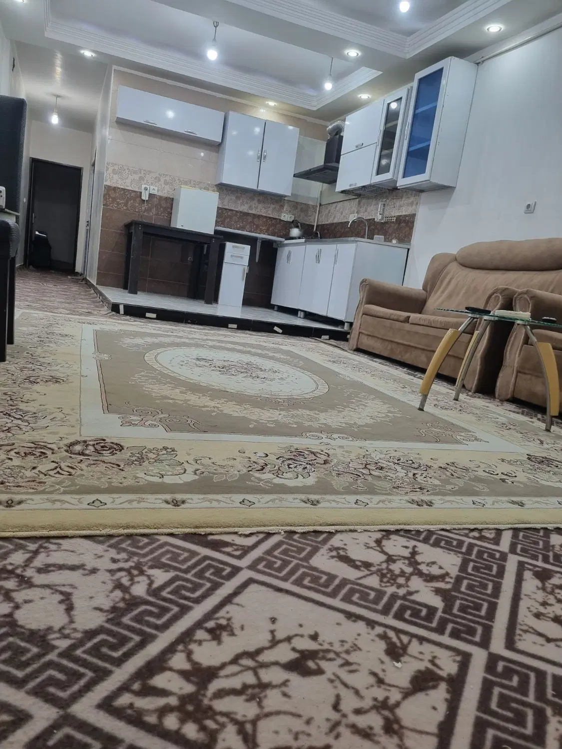 طبقه بالا تختی