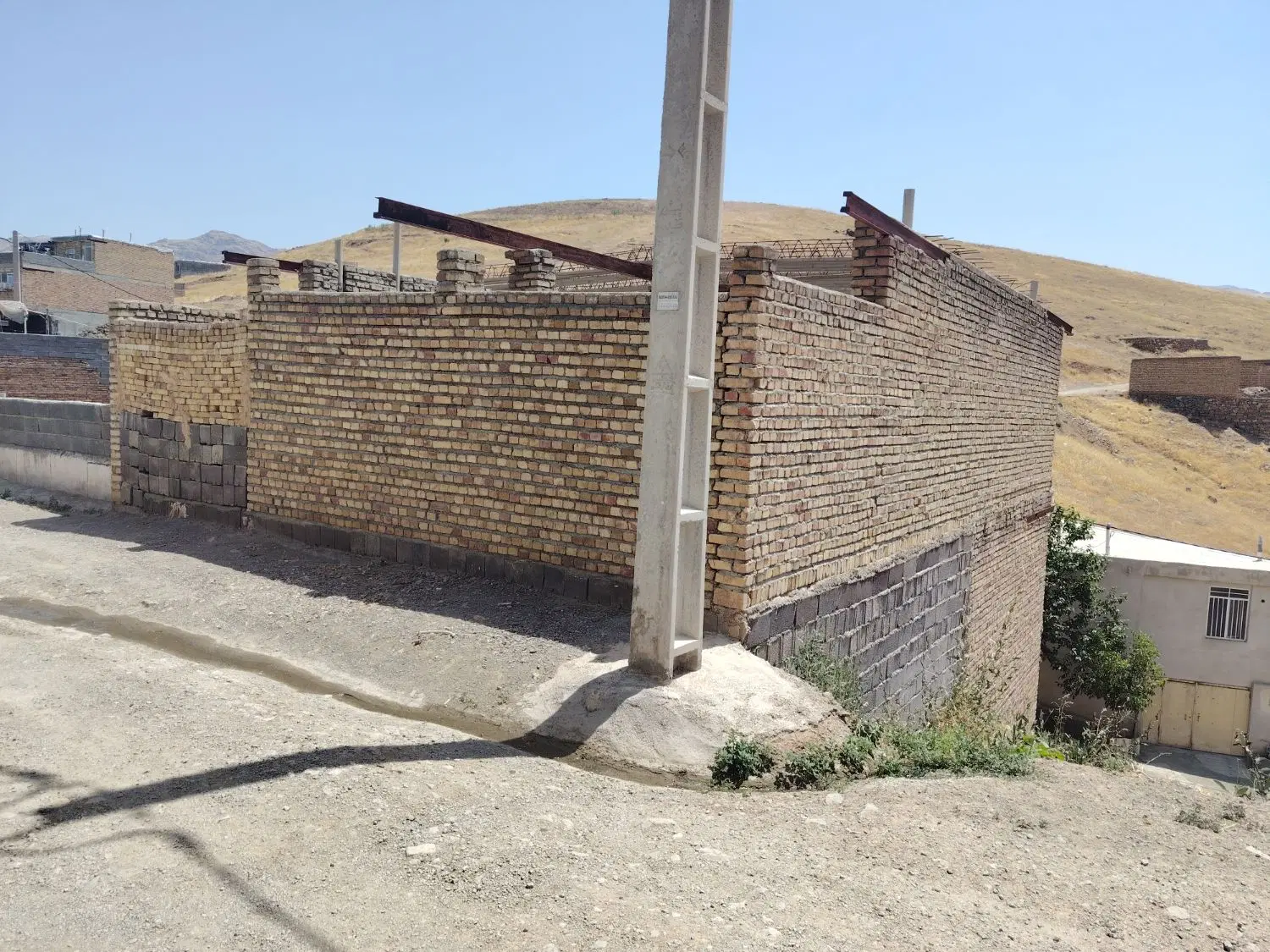 خانه نیمه کاره دونبش
