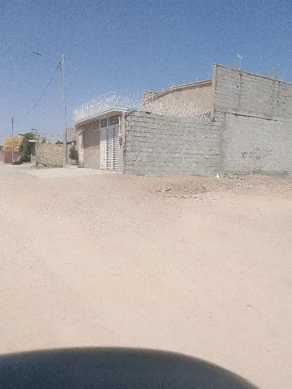 زمین صالح اباد