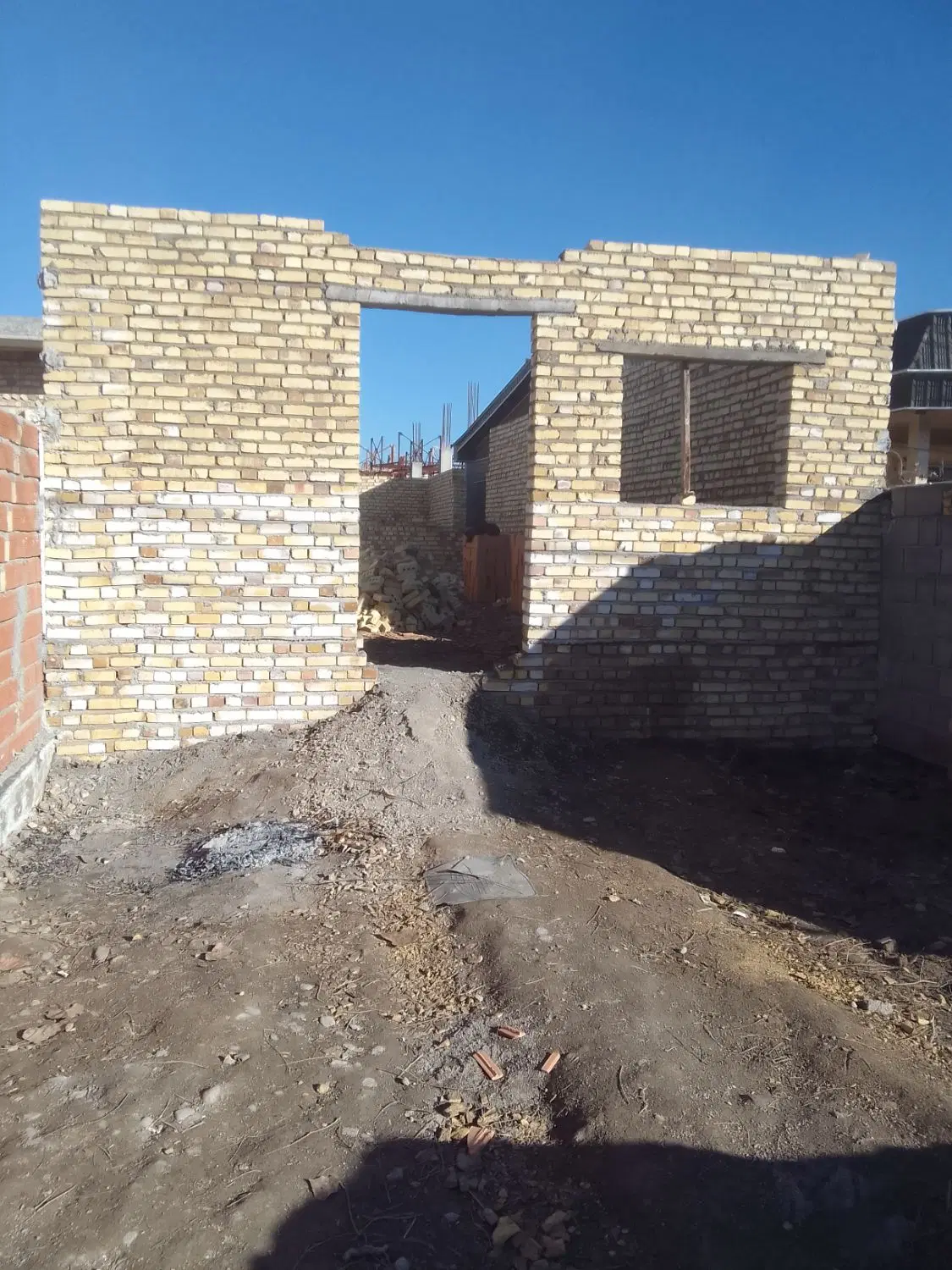 خانه ویلایی نیم ساخت