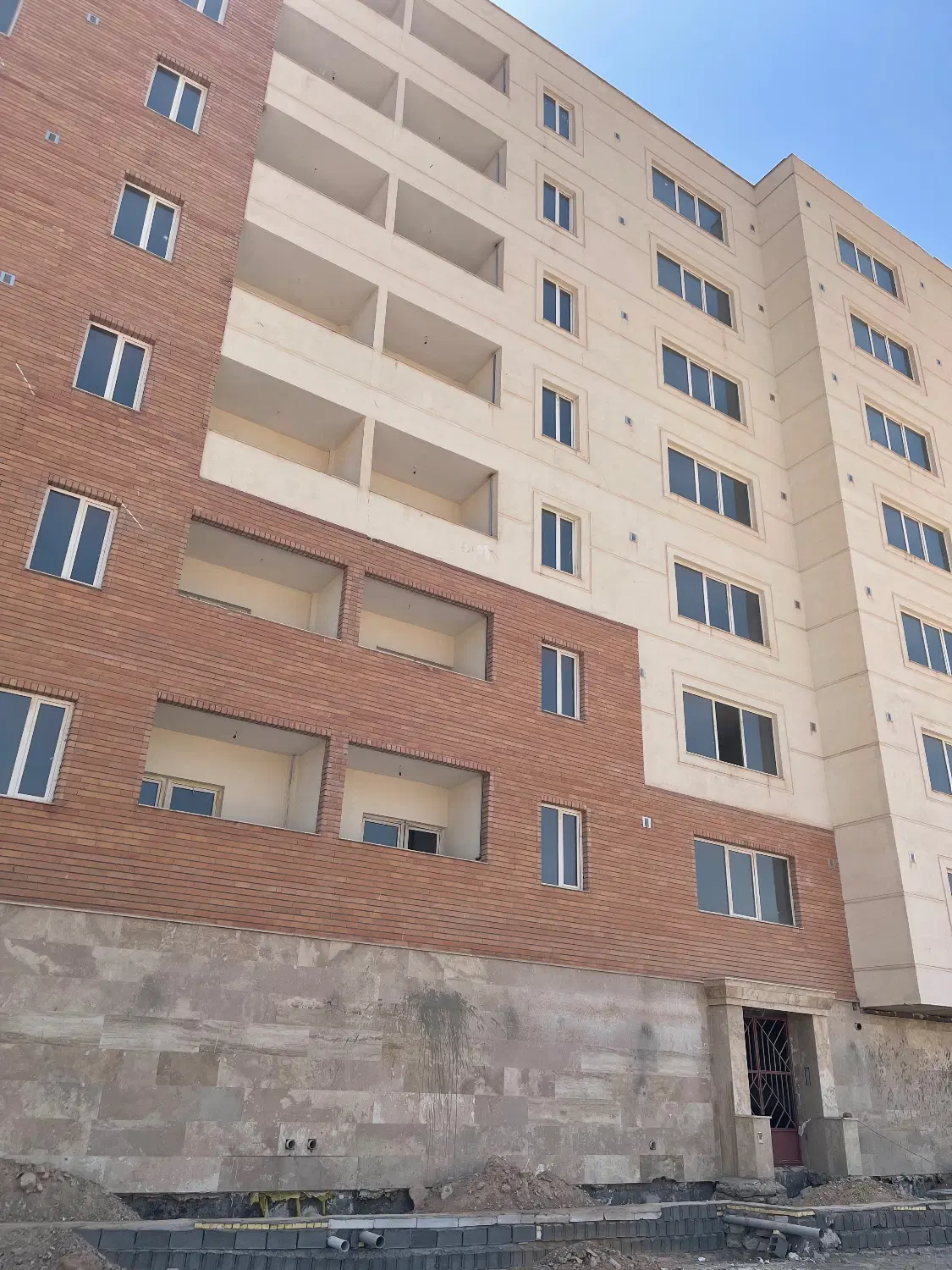 واحد سه خواب ۱۲۰متری با پارکینگ انباری