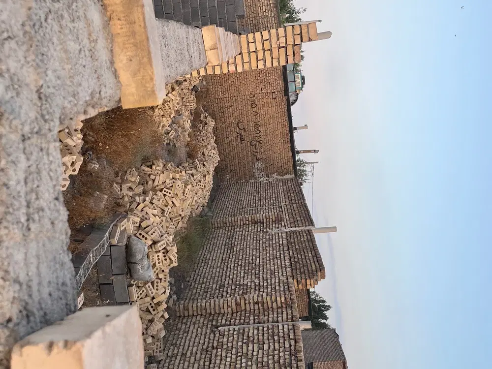 زمین دوردیوار جاده شاندیز