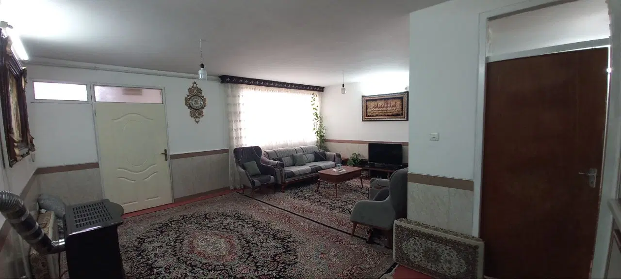 فروش منزل مسکونی۲طبقه و نیم واقع در ده متری رضوان