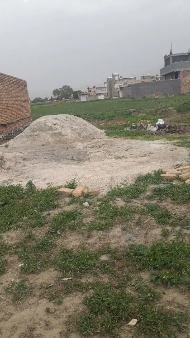 زمین به متراژ 102متر به فروش می رسید